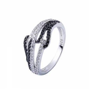 Серебряное кольцо с циркониевыми камнями